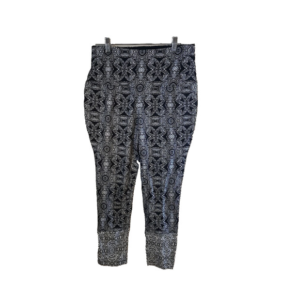 Chico's Zenergy Black Medallion Tile So Slimming Ankle Leggings Womans Size 1P - Picture 2 of 5